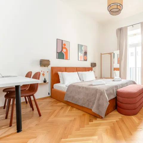 Jasny apartament z parkietem